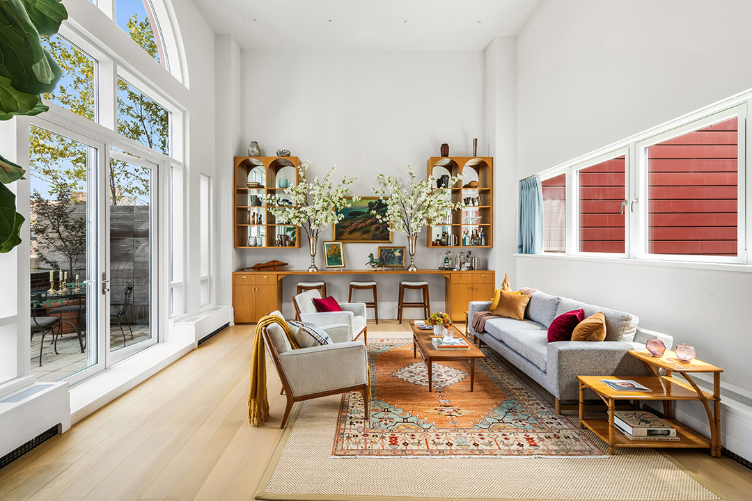 Top Gun Star Lists Top Notch Manhattan Penthouse With Interiors By Victoria Hagan Living Room C