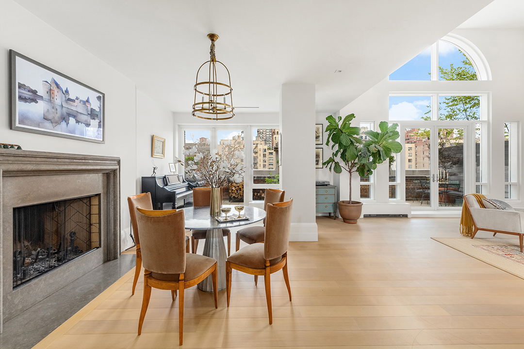 Top Gun Star Lists Top Notch Manhattan Penthouse With Interiors By Victoria Hagan Table