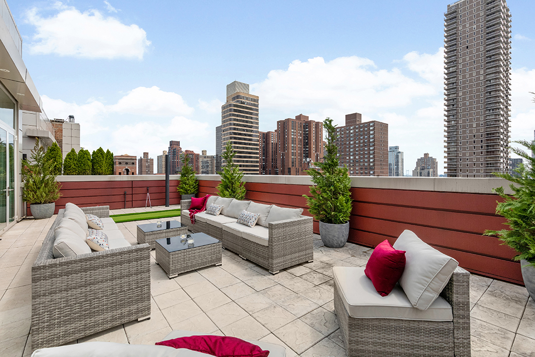 Top Gun Star Lists Top Notch Manhattan Penthouse With Interiors By Victoria Hagan Terrace C