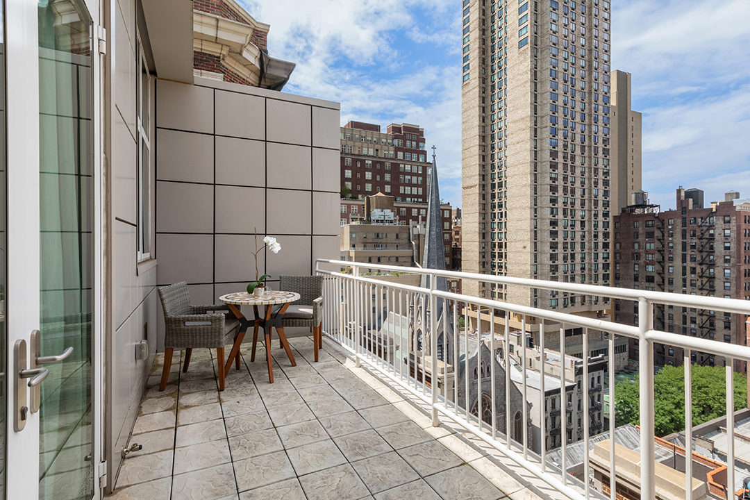 Top Gun Star Lists Top Notch Manhattan Penthouse With Interiors By Victoria Hagan Terrace D