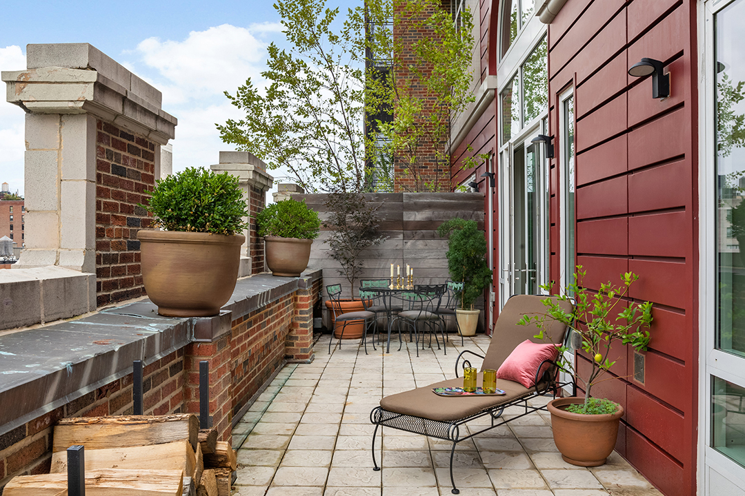 Top Gun Star Lists Top Notch Manhattan Penthouse With Interiors By Victoria Hagan Terrace