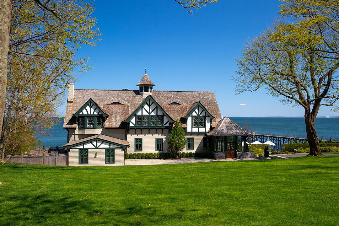 Actor Christopher Plummers Former Darien Tudor With A Private Beach Seeks 11m C