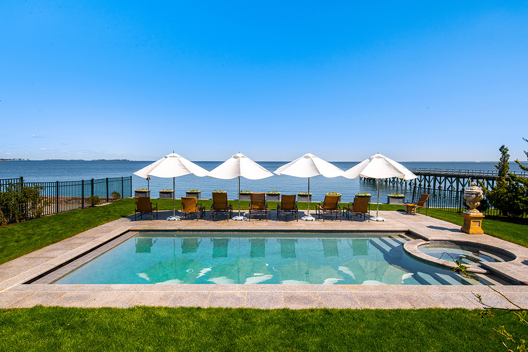 Actor Christopher Plummers Former Darien Tudor With A Private Beach Seeks 11m Pool B