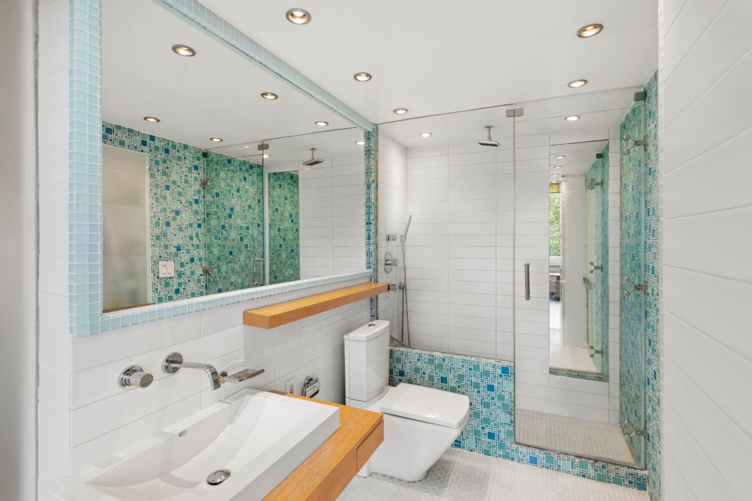 Annie Leibovitz Former Upper East Side Apartment Bathroom