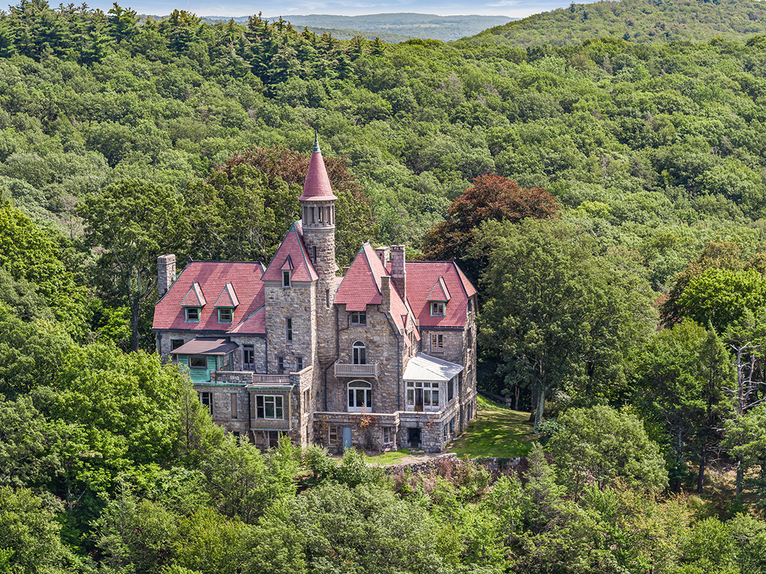 Hauntingly Beautiful Hudson Valley Castle With Halloween Vibes Asks 3 5m Exterior