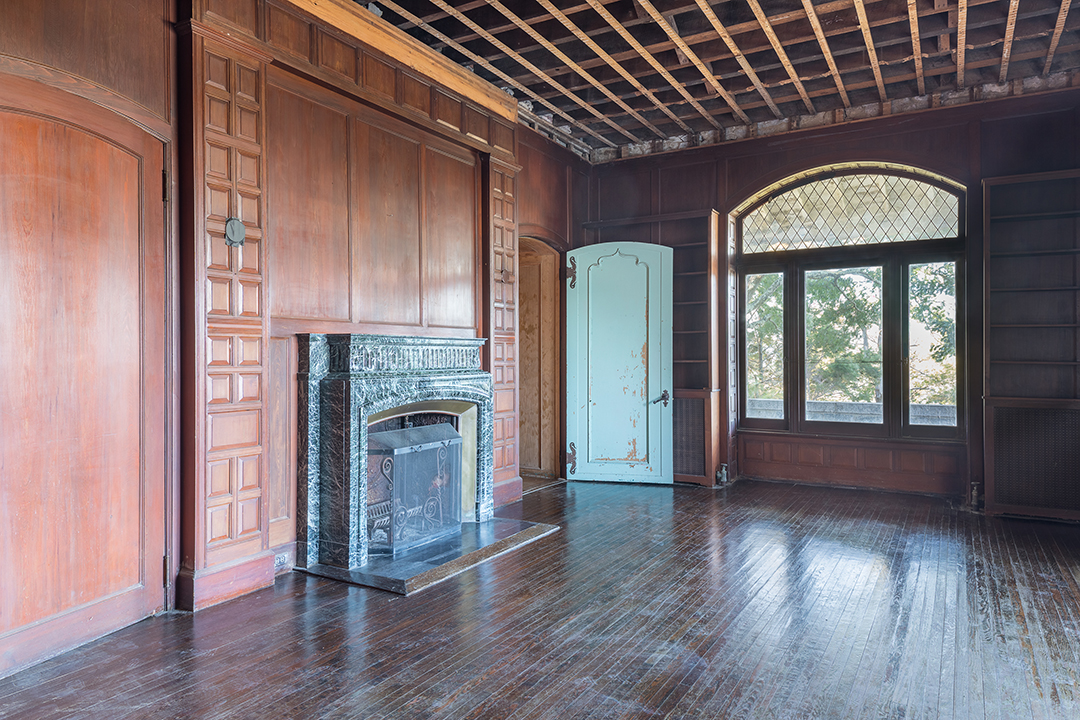 Hauntingly Beautiful Hudson Valley Castle With Halloween Vibes Asks 3 5m Inside