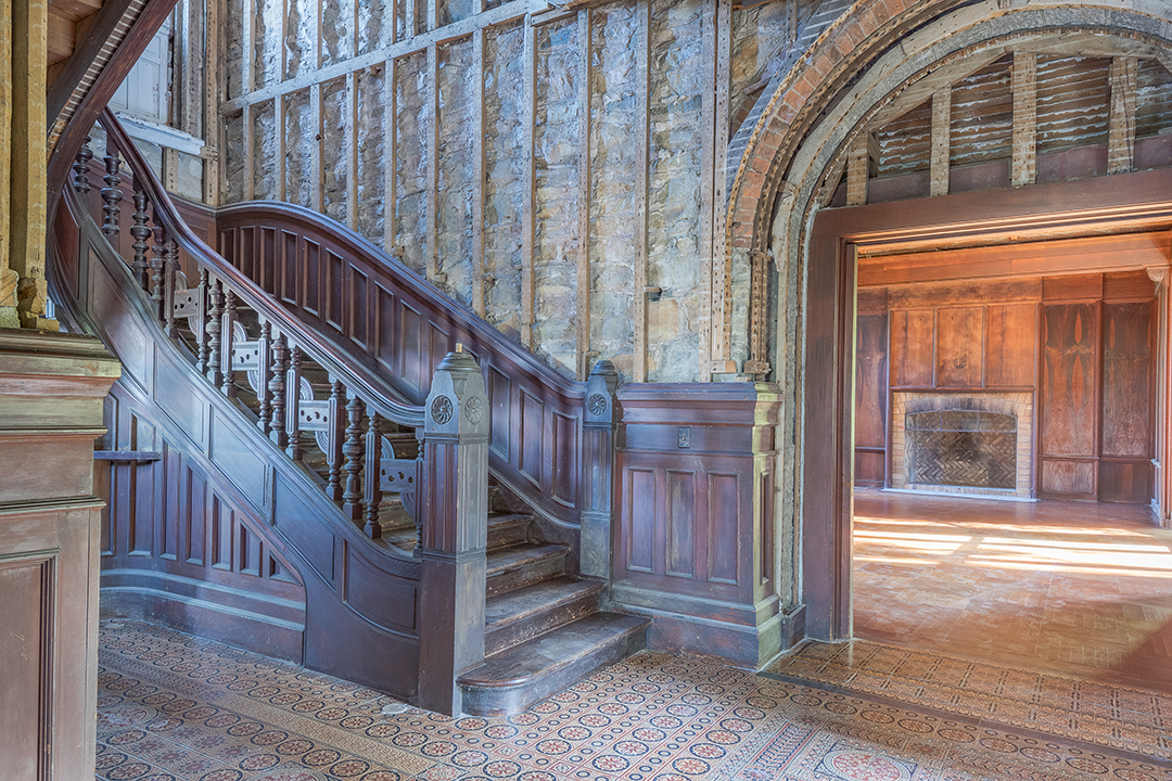 Hauntingly Beautiful Hudson Valley Castle With Halloween Vibes Asks 3 5m Stairs