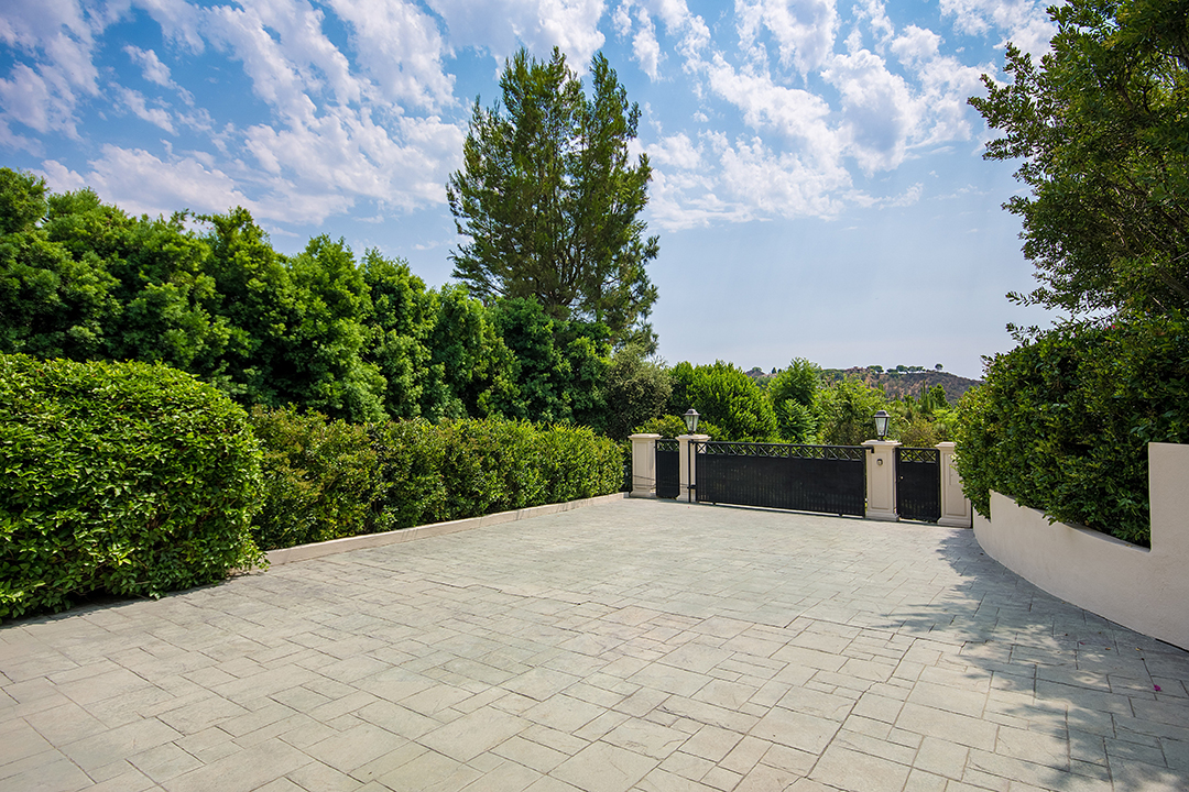 Katy Perry Lists Charming And Ultra Private Beverly Hills Home Gates B
