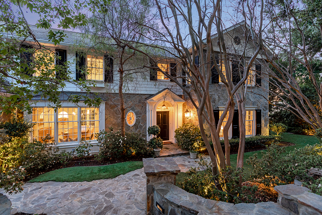 Mila Kunis And Ashton Kutcher Lists East Coast Style Hidden Hills Home Front