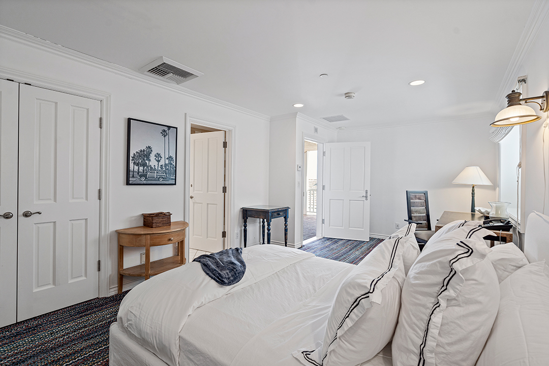 Modern Family Creator Steven Levitan Seeks 16m For Malibu Haven Bedroom B