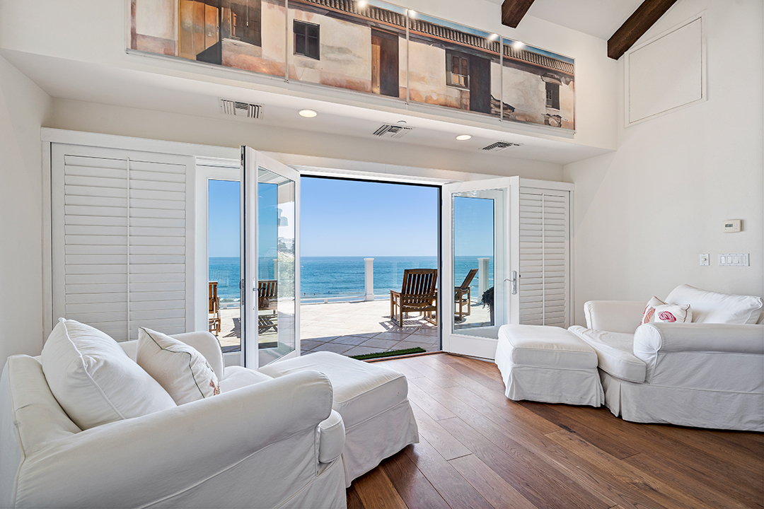 Modern Family Creator Steven Levitan Seeks 16m For Malibu Haven Bedroom View