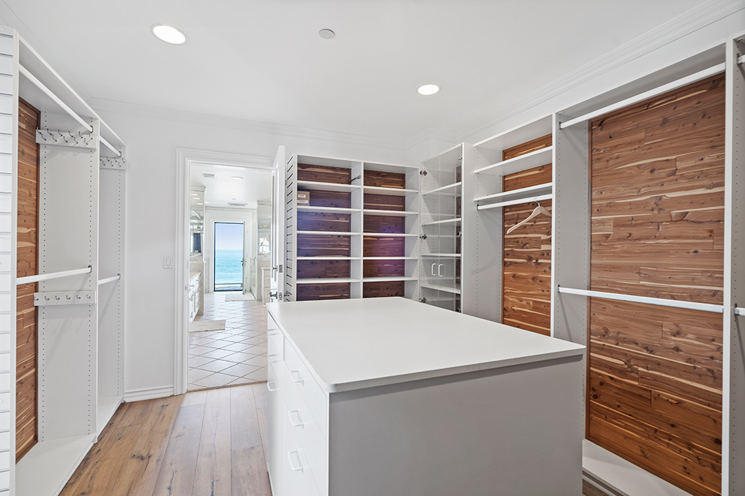 Modern Family Creator Steven Levitan Seeks 16m For Malibu Haven Closet