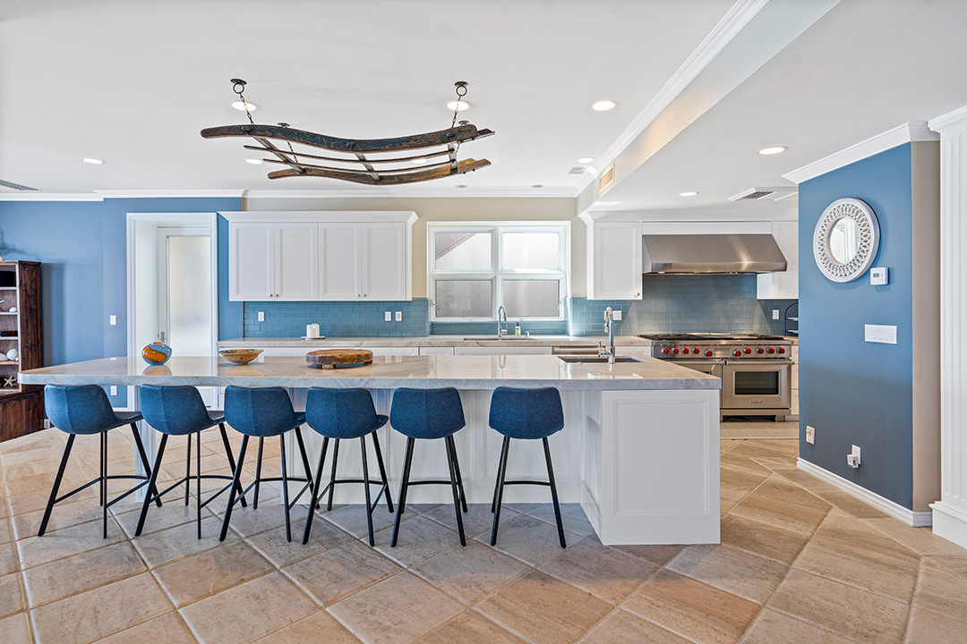 Modern Family Creator Steven Levitan Seeks 16m For Malibu Haven Kitchen C