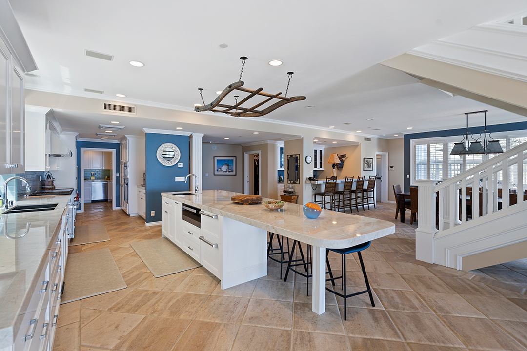 Modern Family Creator Steven Levitan Seeks 16m For Malibu Haven Kitchen