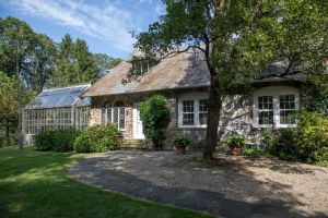 Morley Safer 60 Minutes Cheshire Ct Exterior