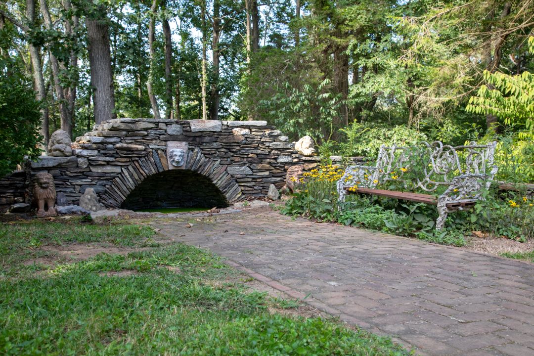 Morley Safer 60 Minutes Cheshire Ct Outdoor Space