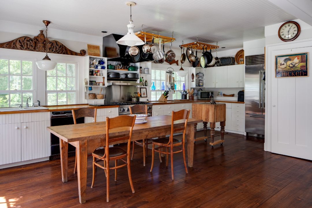 Morley Safer 60 Minutes Cheshire Ct Dining Space