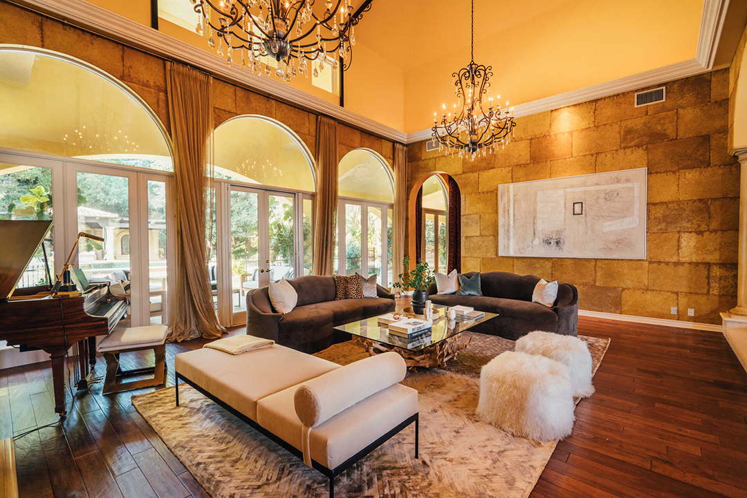 Rockstar Nikki Sixx Lists Bold Yet Serene Mediterranean Mansion For 5 6m Living Room