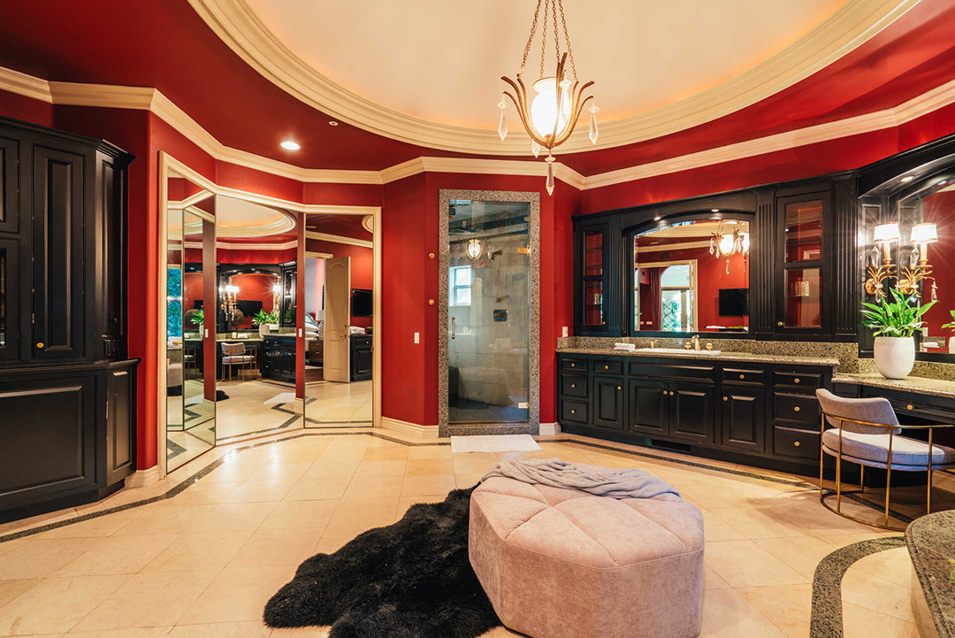 Rockstar Nikki Sixx Lists Bold Yet Serene Mediterranean Mansion For 5 6m Master Bath B