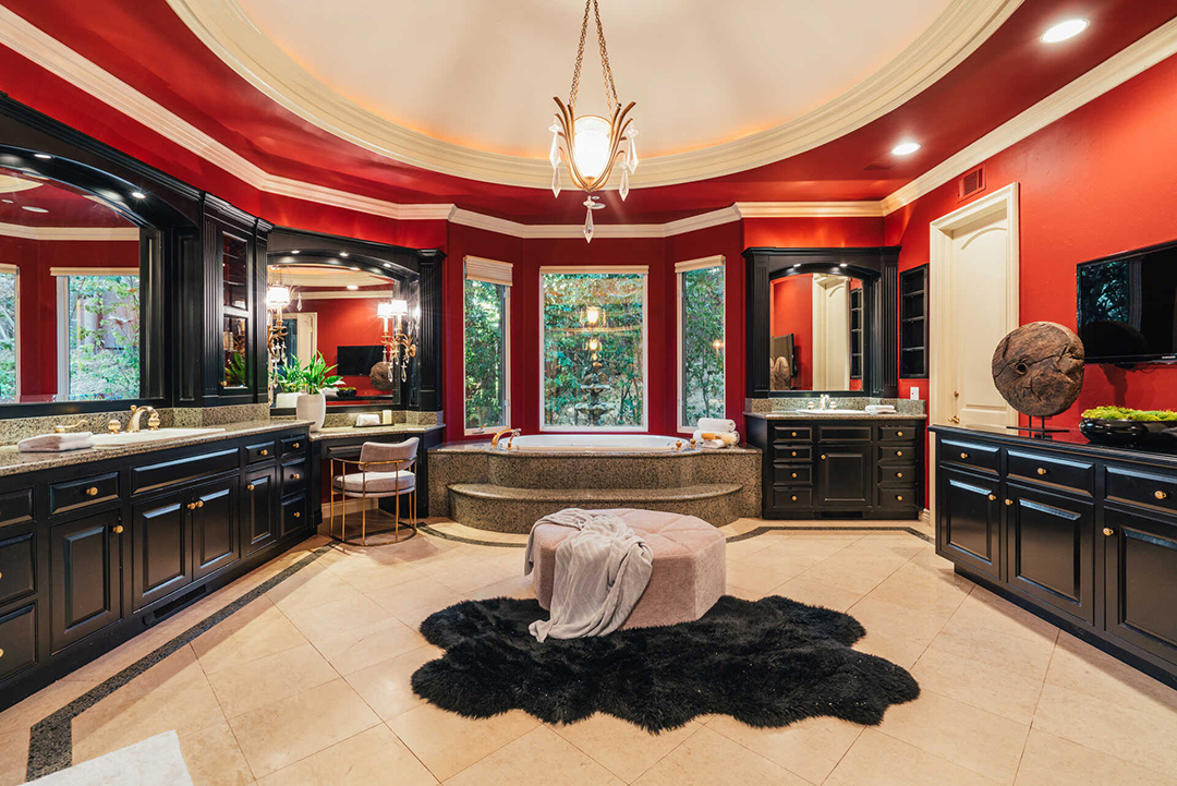 Rockstar Nikki Sixx Lists Bold Yet Serene Mediterranean Mansion For 5 6m Master Bath