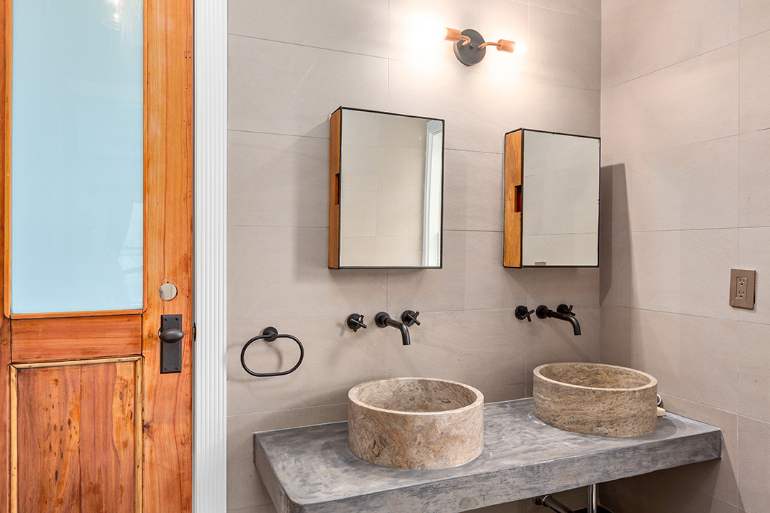 Step Inside An Eclectic And Airy Brooklyn Home Listed For 3 2m Sinks