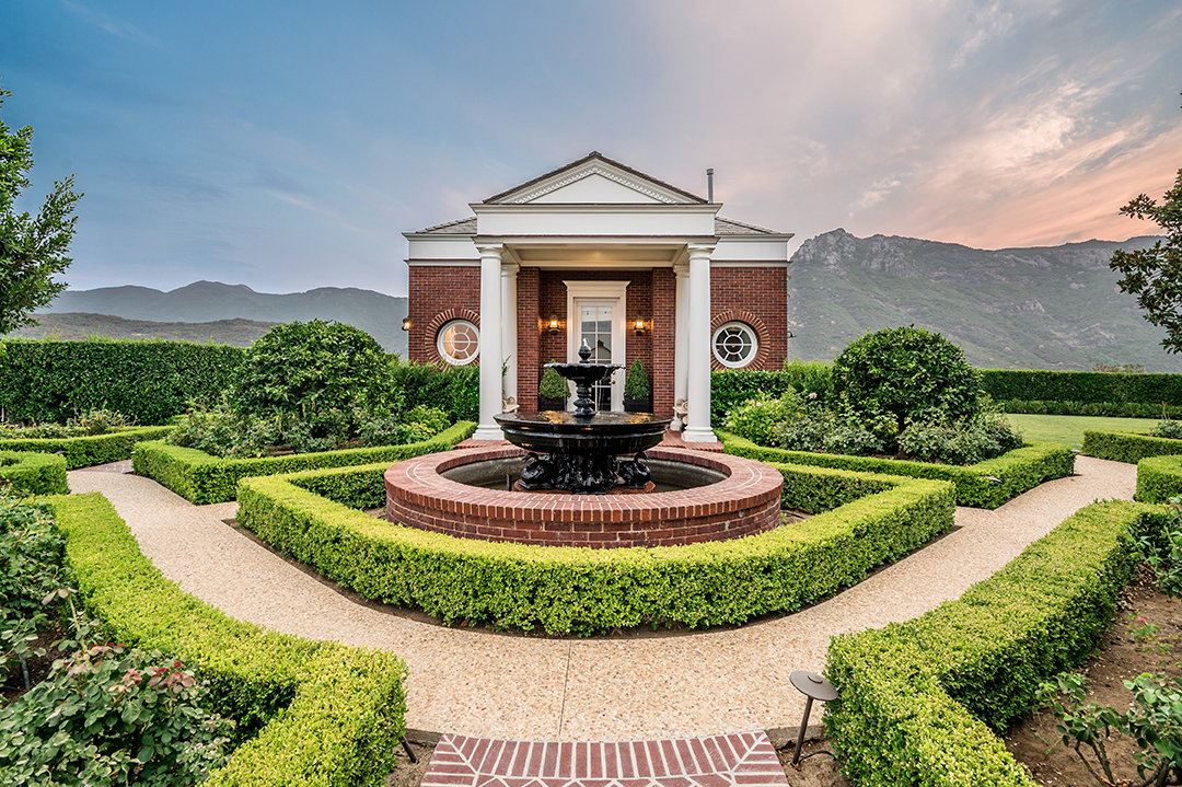 Wayne Gretzky Lists A Great Mansion In Thousand Oaks For 23m Gardens