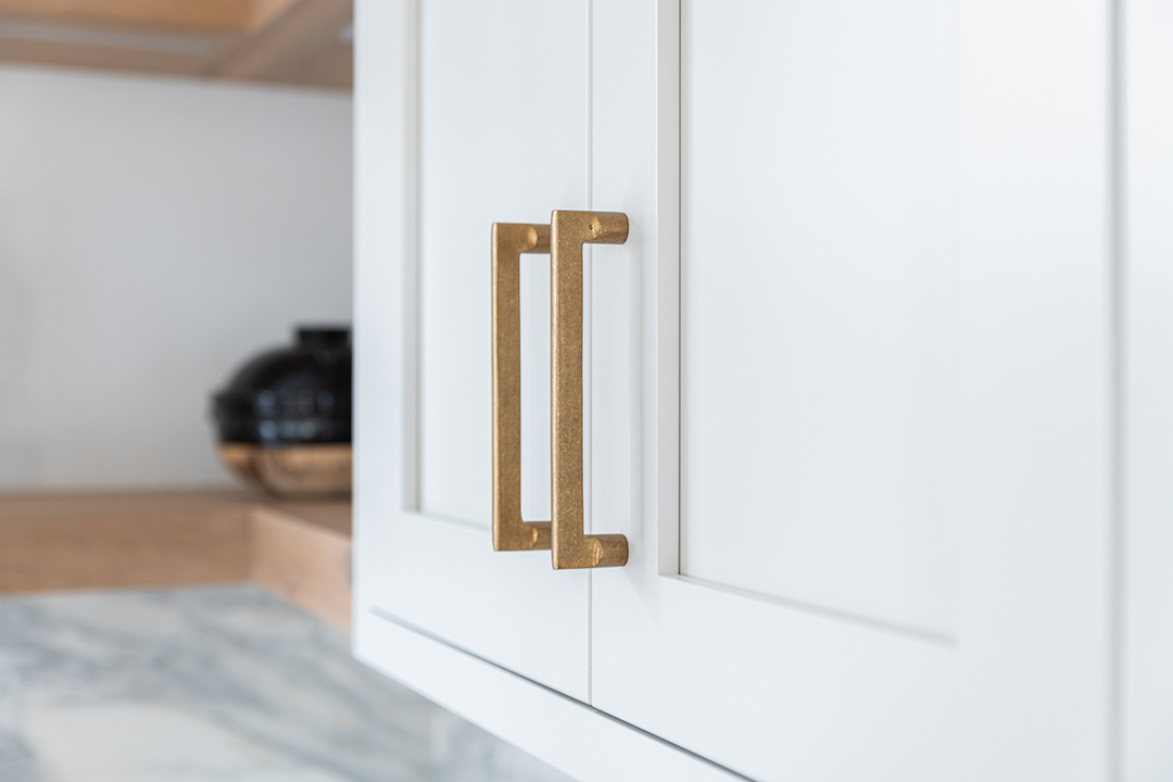 Young Familys Rowayton Home Balances Timeless Elegance And Trends Nukitchens Handles