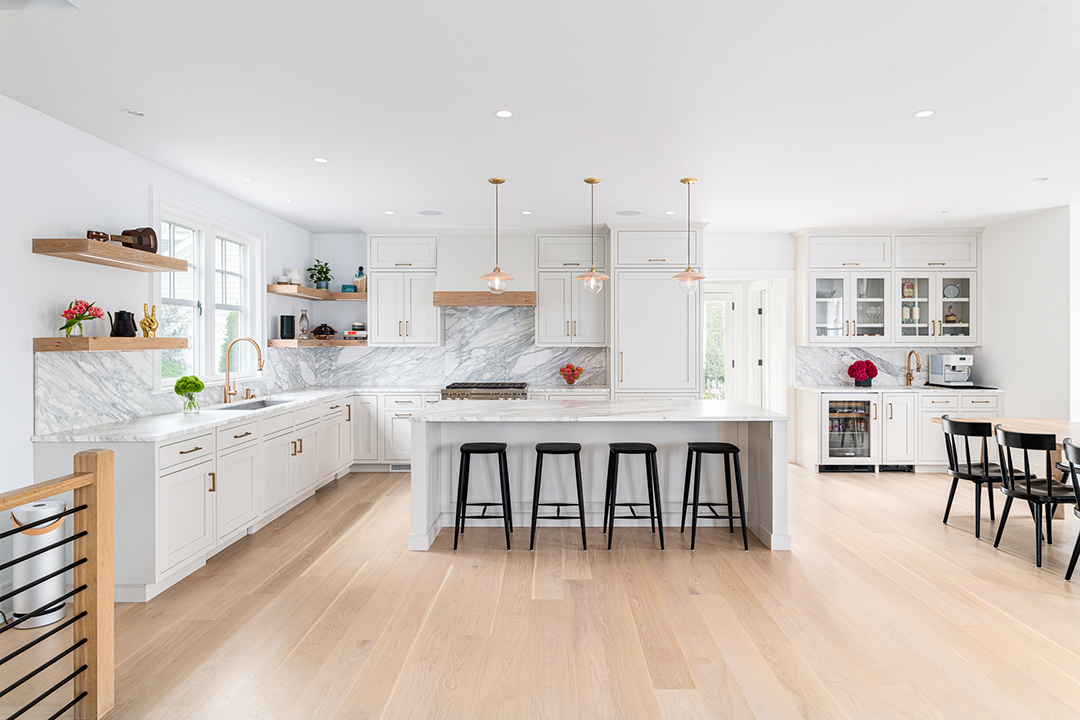 Young Familys Rowayton Home Balances Timeless Elegance And Trends Nukitchens Kitchen