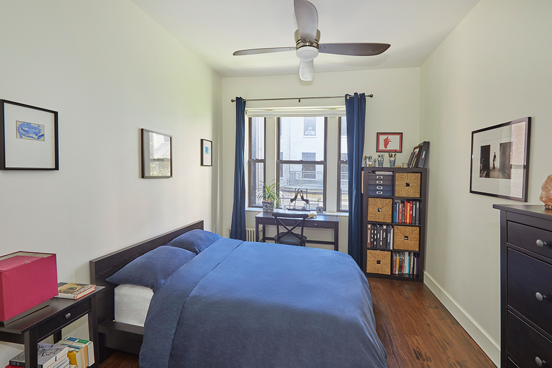 Obama College Era Nyc Apartment Bedroom 3