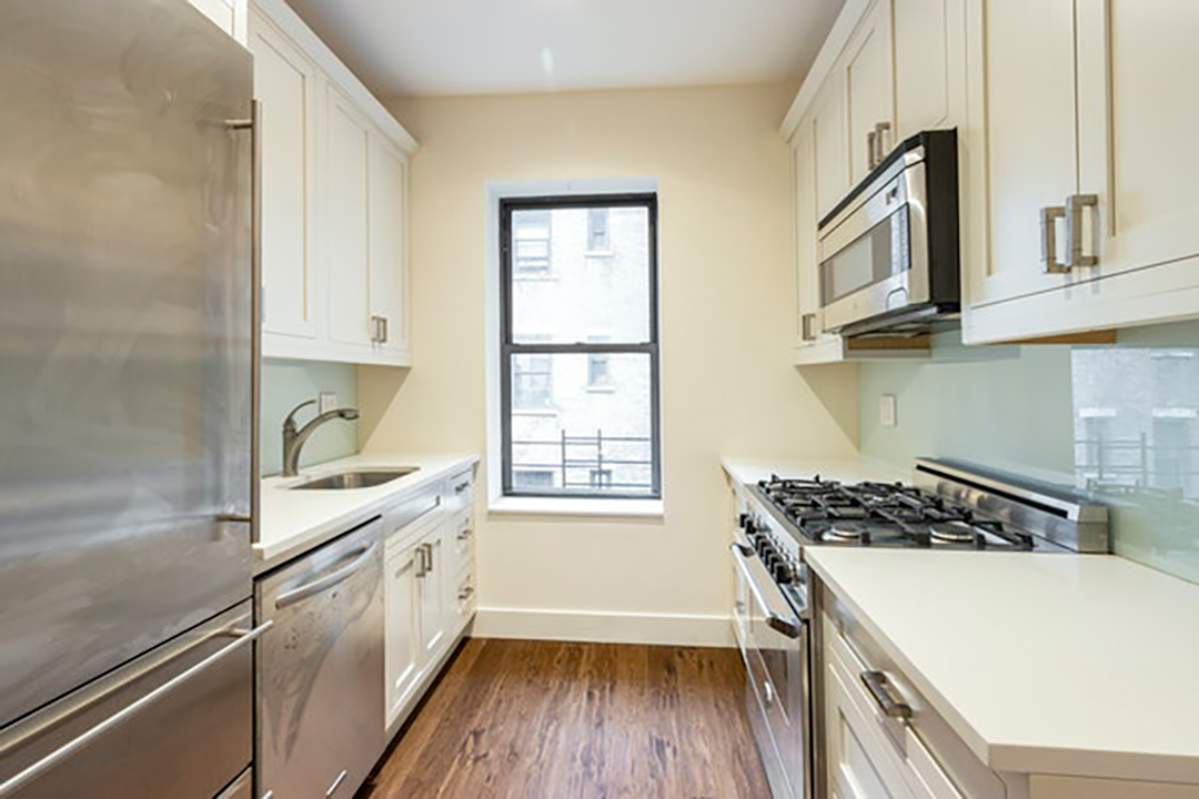 Obama College Era Nyc Apartment Kitchen