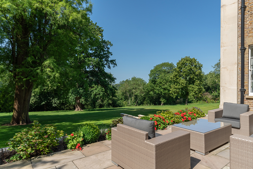 Crown Connections Country Manor Queen Elizabeth I Visited Offers 25 Luxury Apartments Garden