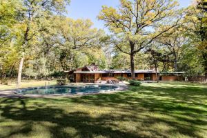 Frank Lloyd Wright Glenview Illinois Pool