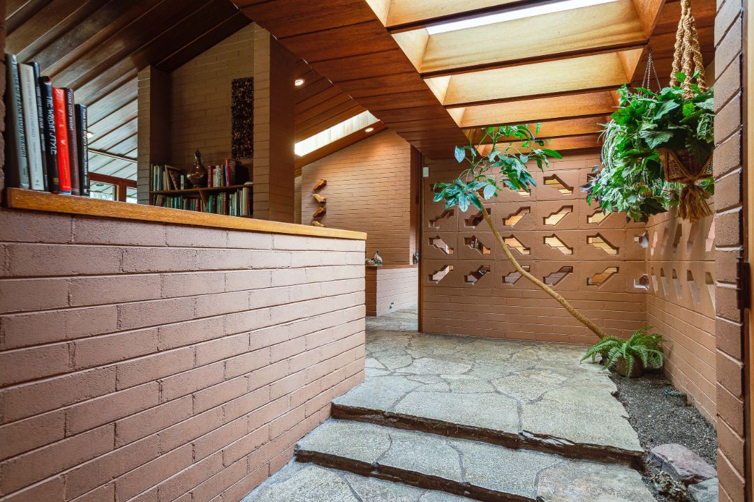 Frank Lloyd Wright Glenview Illinois Entry