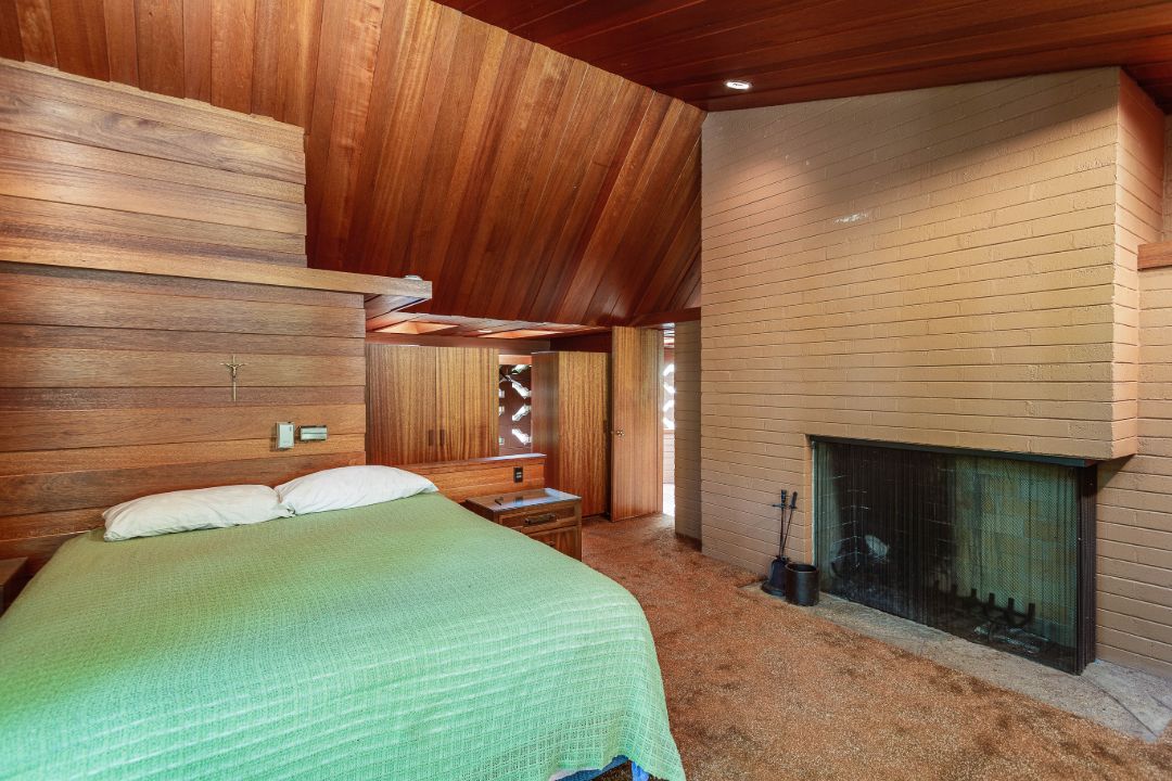 Frank Lloyd Wright Glenview Illinois Bedroom II