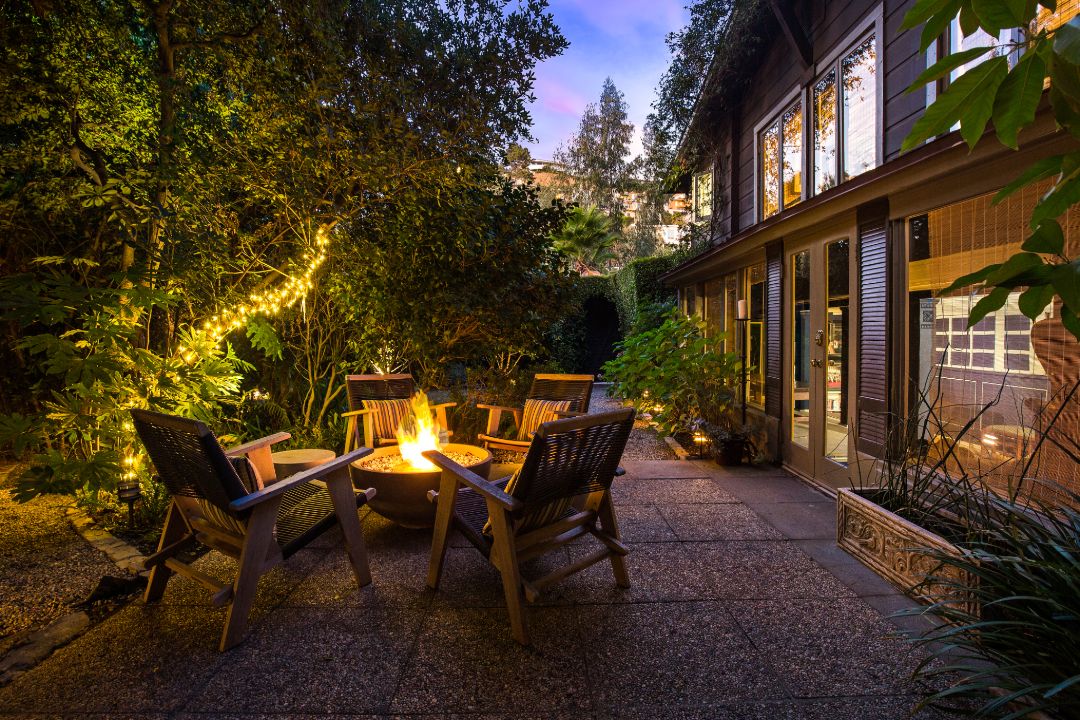 Ivarene Ave Hollywood Dell Los Angeles Outdoor Seating