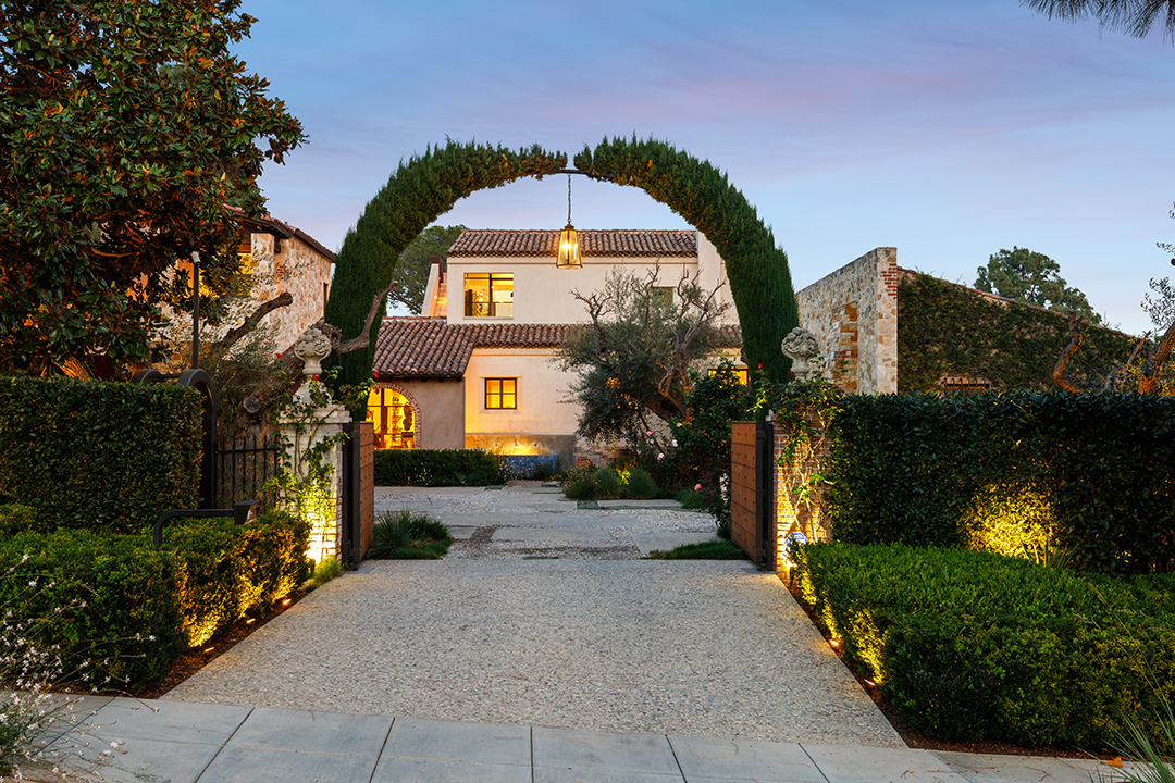 Masterful Tuscan Style Villa With Modern Twists Lists Asks 20m In Beverly Hills Arch