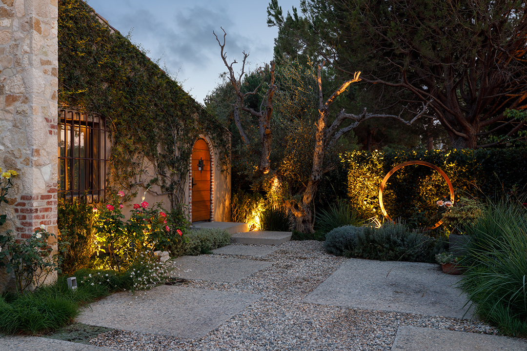 Masterful Tuscan Style Villa With Modern Twists Lists Asks 20m In Beverly Hills Exterior B