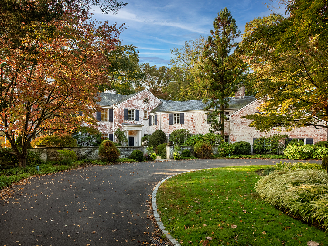 Paul Simons Secluded Haven In New Canaan Lists With A Fresh Price Driveway