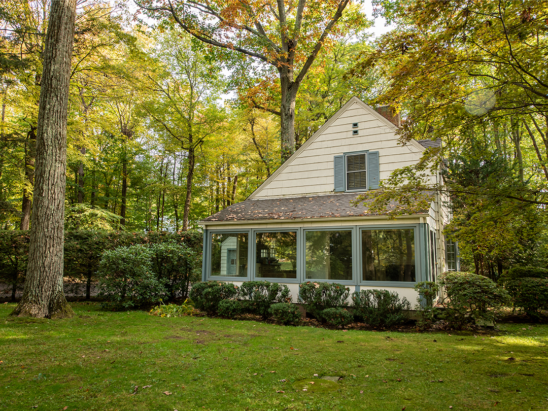 Paul Simons Secluded Haven In New Canaan Lists With A Fresh Price Guesthouse