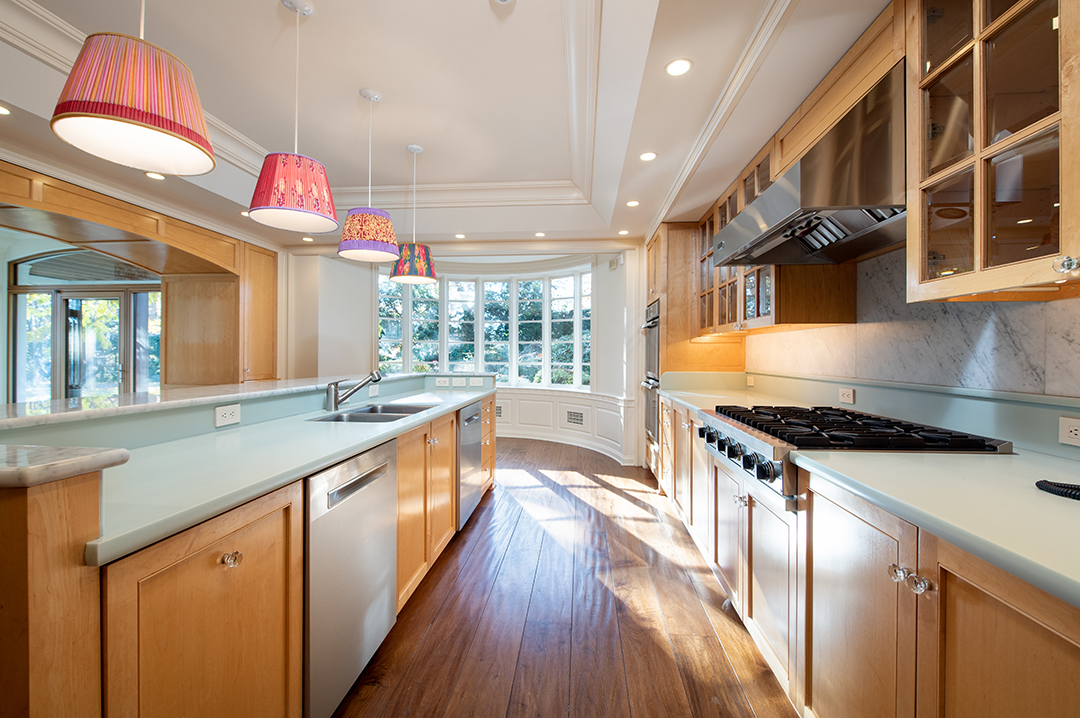 Paul Simons Secluded Haven In New Canaan Lists With A Fresh Price Kitchen B