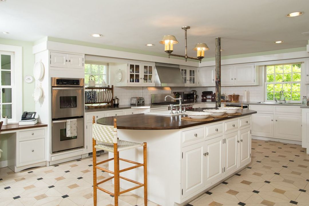 Sharon Ny English Country Estate Kitchen