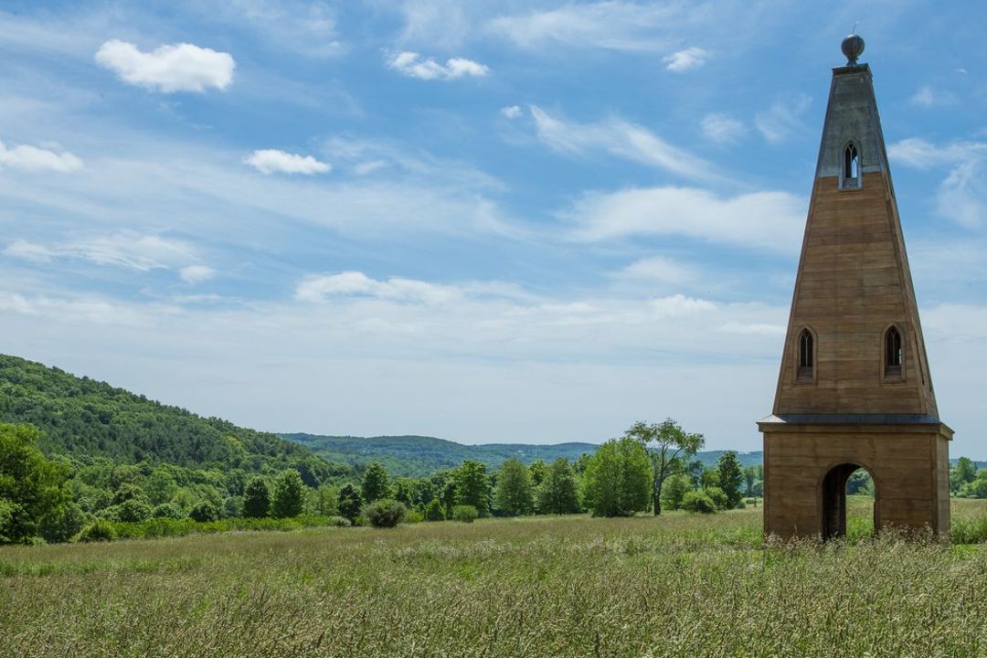 Sharon Ny English Country Estate Obelisk