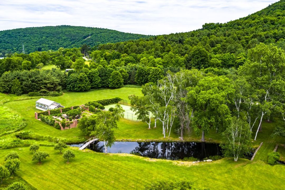 Sharon Ny English Country Estate Pond I