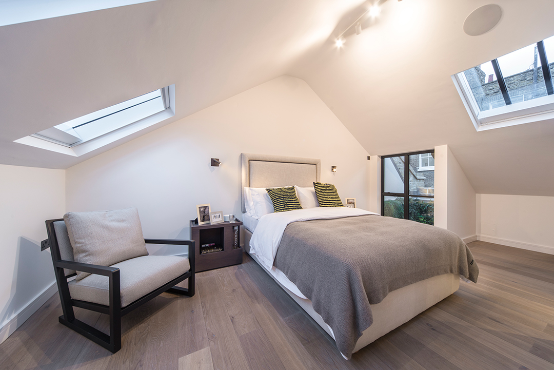 Singer Ellie Goulding Puts Contemporary Stunner On The Market Bedroom