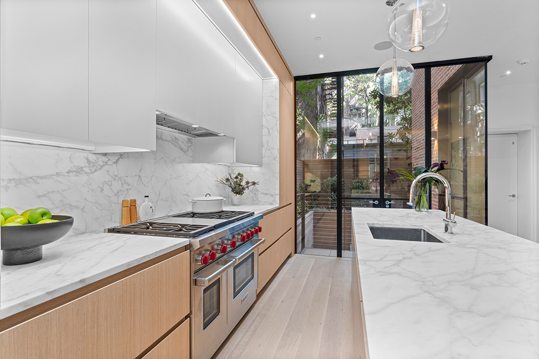 Step Inside A Historic Yet Contemporary West Village Townhouse Seeking 16 5m Kitchen B