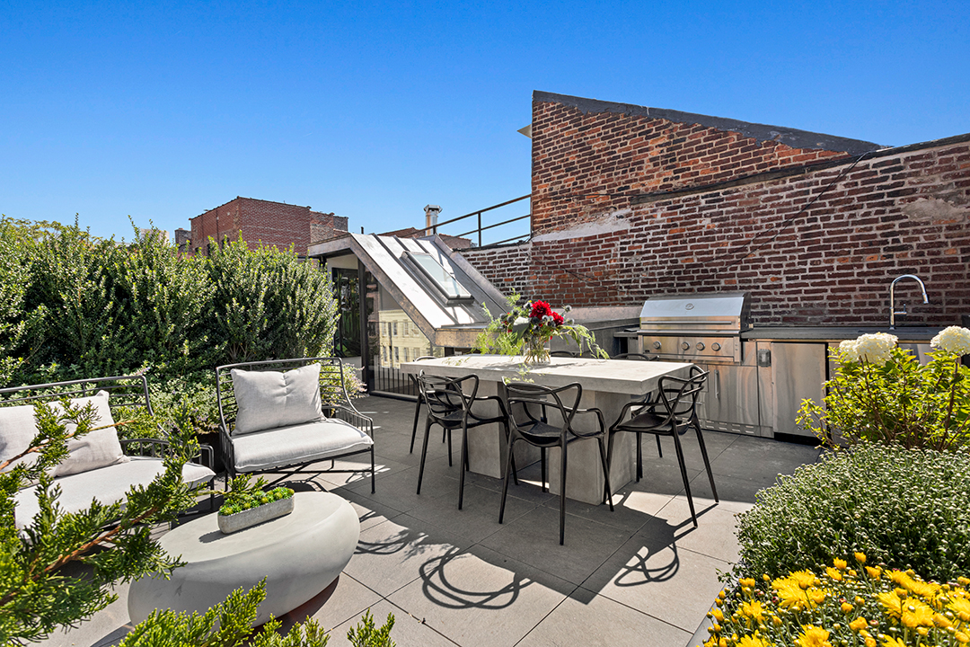 Step Inside A Historic Yet Contemporary West Village Townhouse Seeking 16 5m Roof