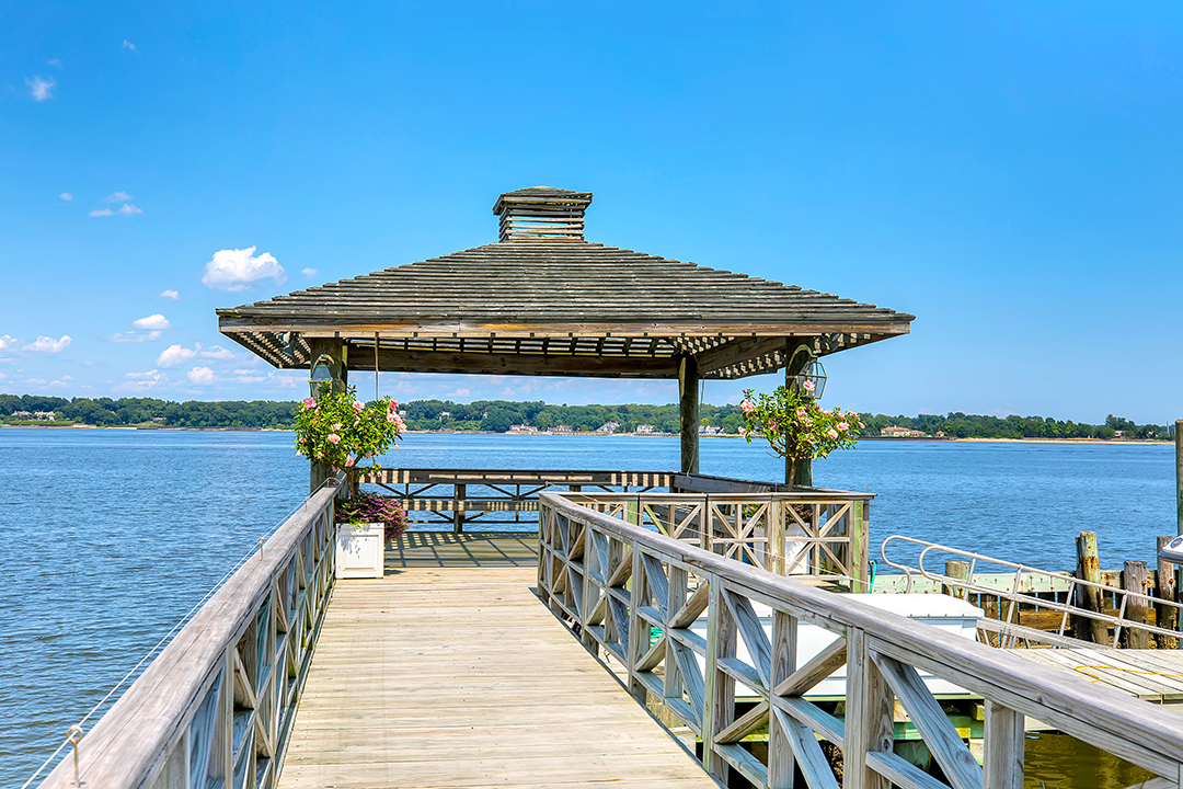 1 Swan Landing Great Neck Dock