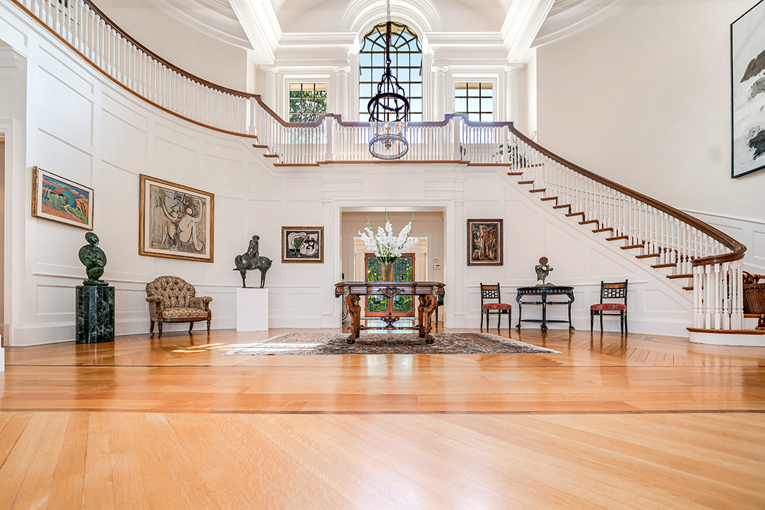 1 Swan Landing Great Neck Foyer