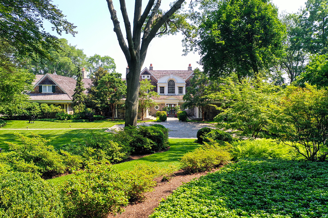 1 Swan Landing Great Neck Front Exterior