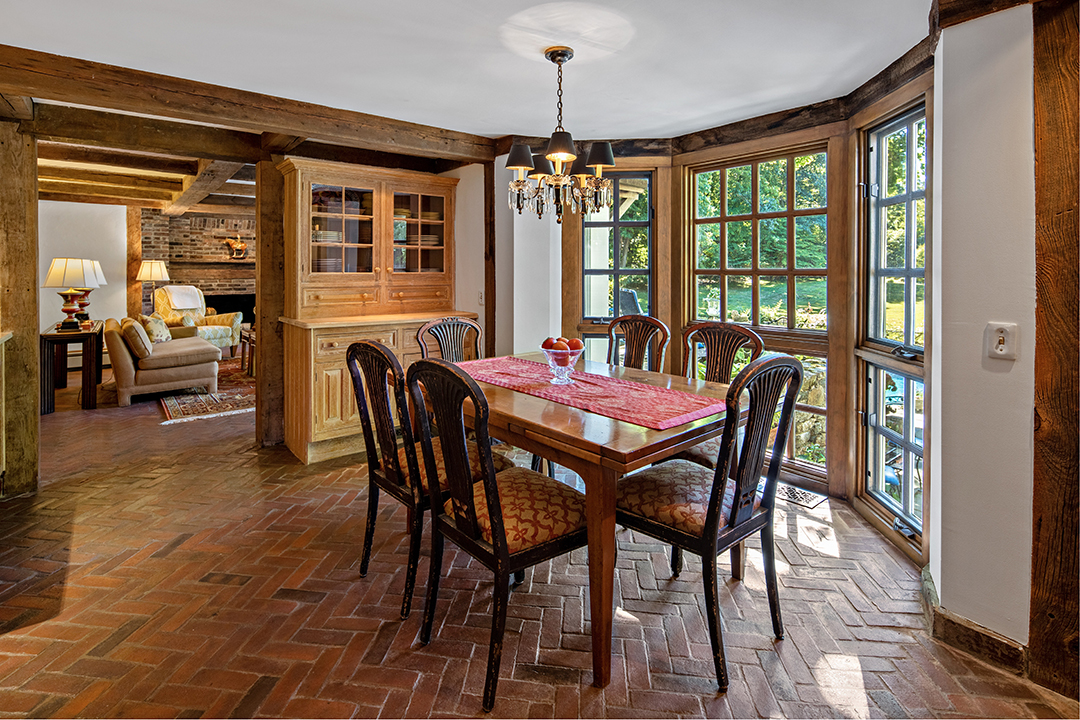 Weston Home Breakfast Table